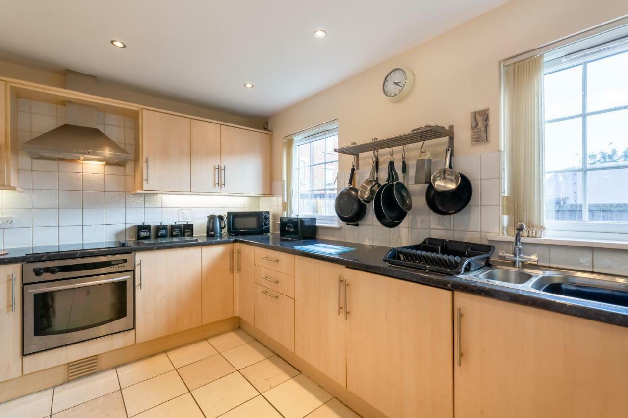 Newcastle City Centre Spacious Town House Free Parking And Wifi Exterior photo